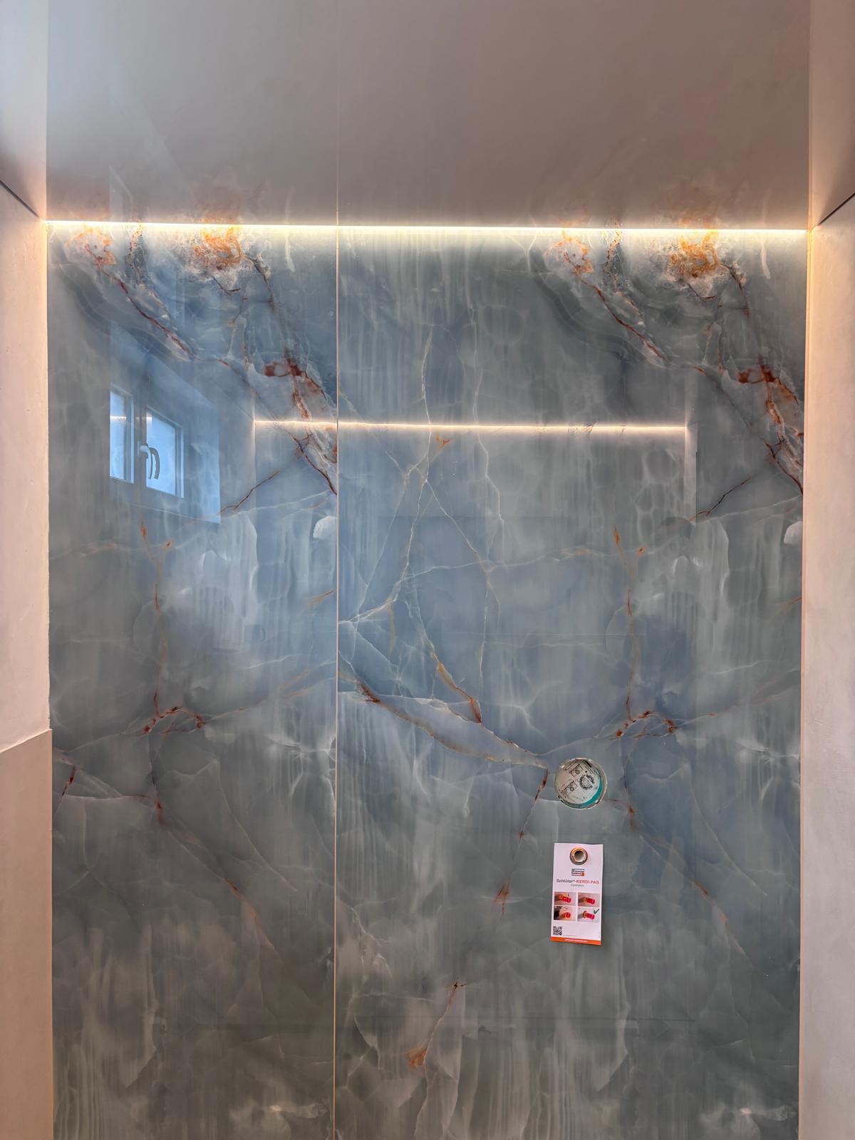 Onyx-Optik mit LED-Licht - Imposantes Großformat 120×360 cm